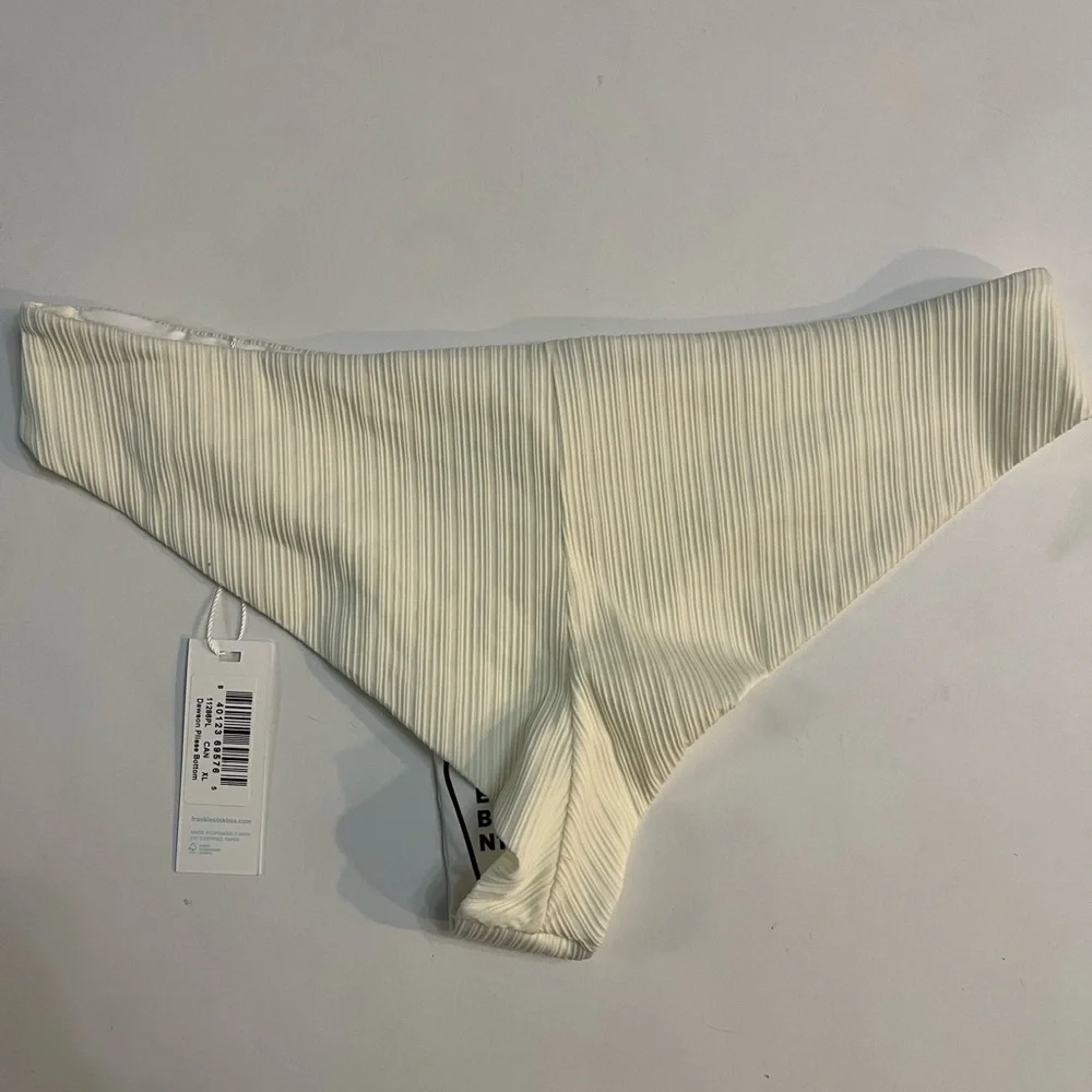 NWT Frankies Bikinis Dawson Plisse Cheeky Bikini Bottom in White textured rib XL